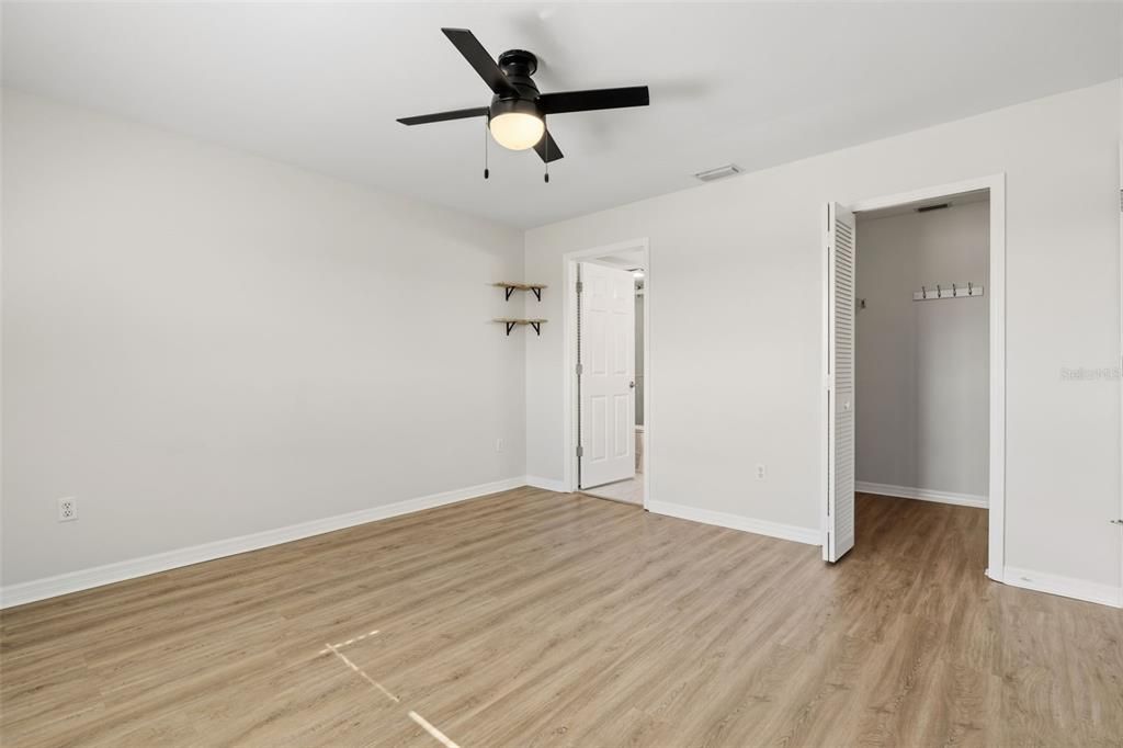 For Sale: $197,000 (2 beds, 2 baths, 1044 Square Feet)