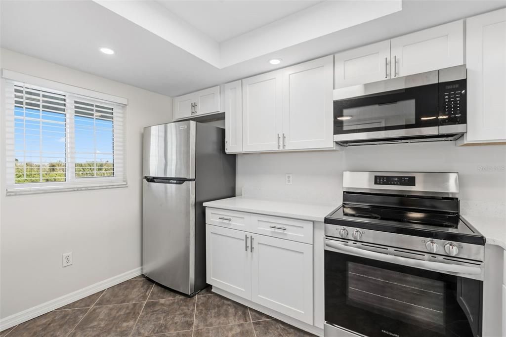 For Sale: $197,000 (2 beds, 2 baths, 1044 Square Feet)