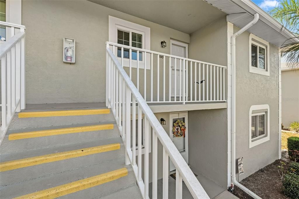 For Sale: $197,000 (2 beds, 2 baths, 1044 Square Feet)