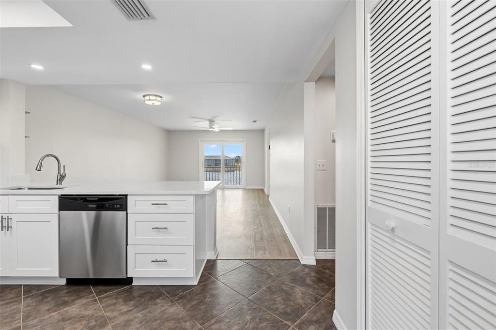 For Sale: $197,000 (2 beds, 2 baths, 1044 Square Feet)