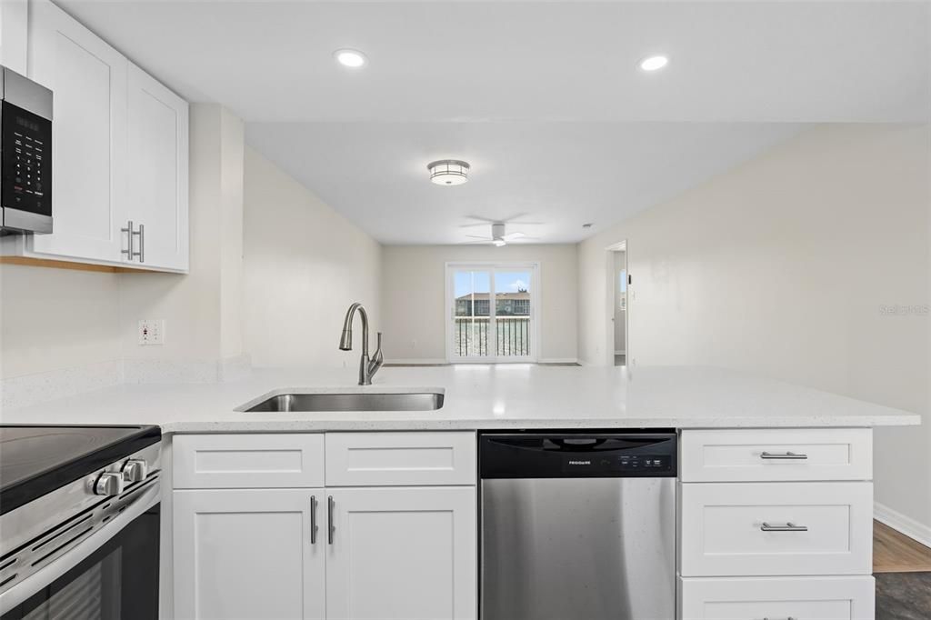 For Sale: $197,000 (2 beds, 2 baths, 1044 Square Feet)