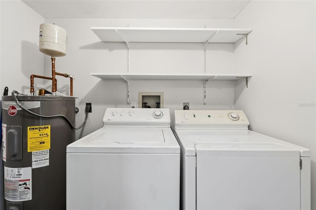 For Sale: $197,000 (2 beds, 2 baths, 1044 Square Feet)