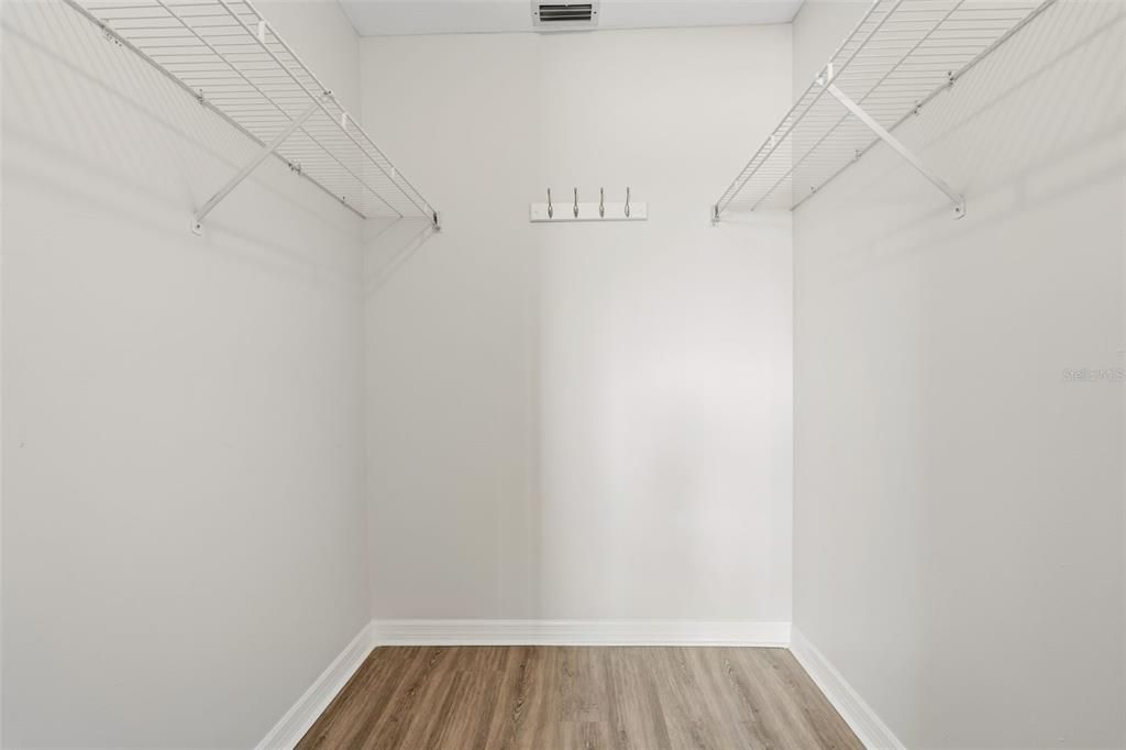 For Sale: $197,000 (2 beds, 2 baths, 1044 Square Feet)