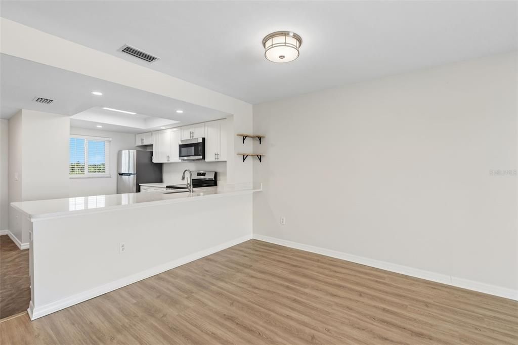 For Sale: $197,000 (2 beds, 2 baths, 1044 Square Feet)