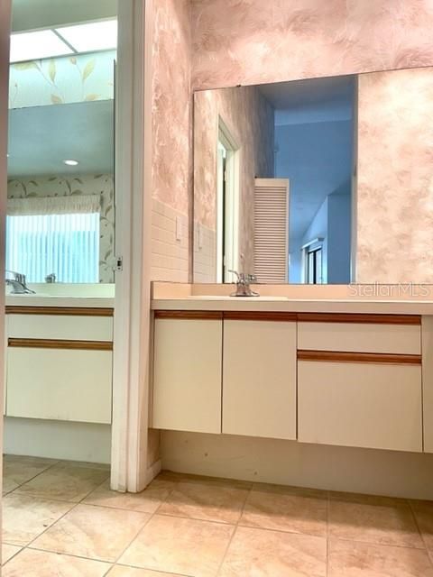 For Rent: $2,900 (3 beds, 2 baths, 2297 Square Feet)