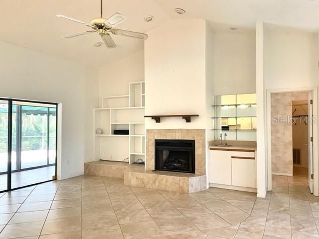 For Rent: $2,900 (3 beds, 2 baths, 2297 Square Feet)