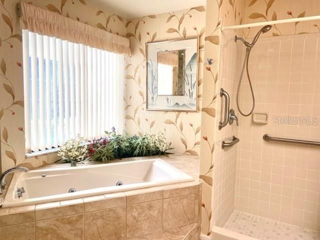 For Rent: $2,900 (3 beds, 2 baths, 2297 Square Feet)