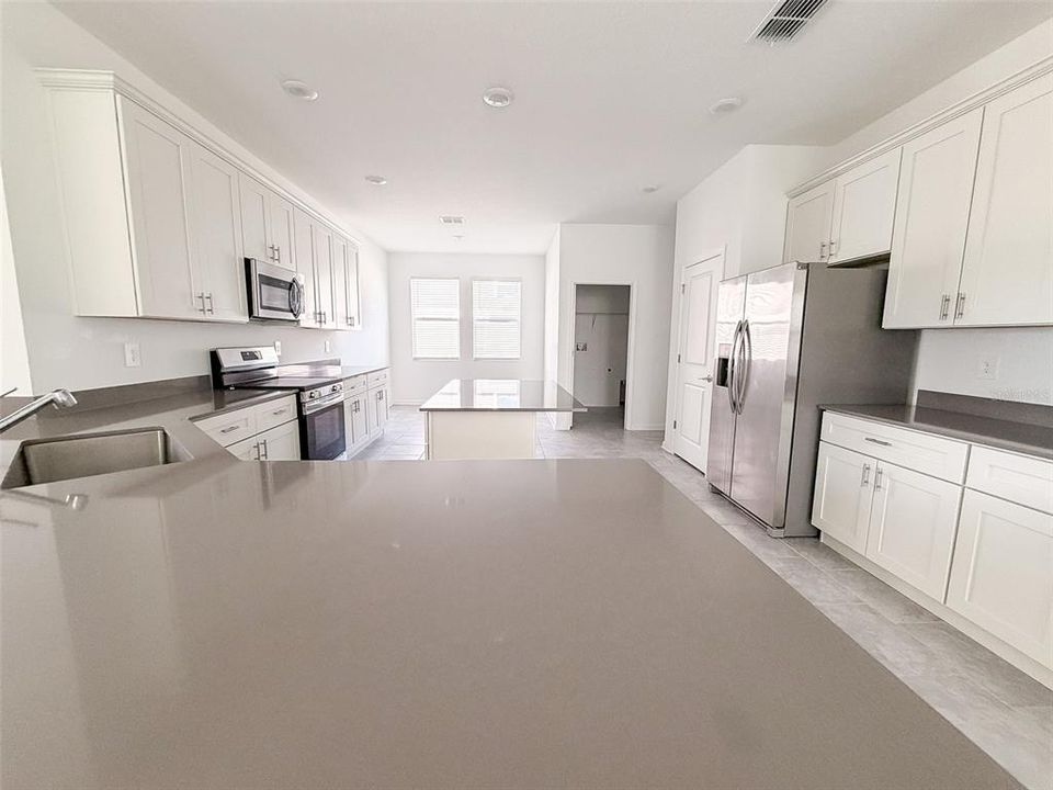 出租: $2,950 (4 贝兹, 3 浴室, 2363 平方英尺)