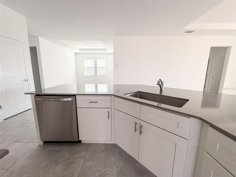 出租: $2,950 (4 贝兹, 3 浴室, 2363 平方英尺)