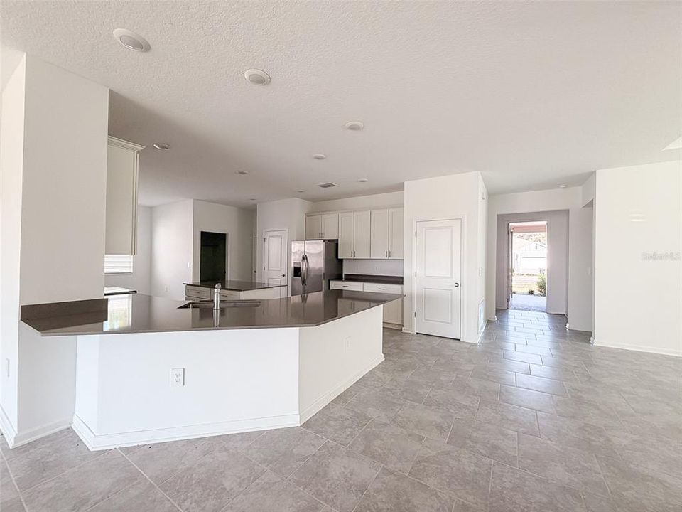 出租: $2,950 (4 贝兹, 3 浴室, 2363 平方英尺)