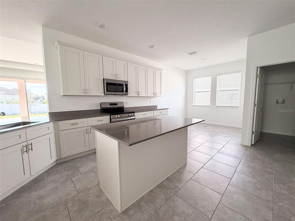 出租: $2,950 (4 贝兹, 3 浴室, 2363 平方英尺)