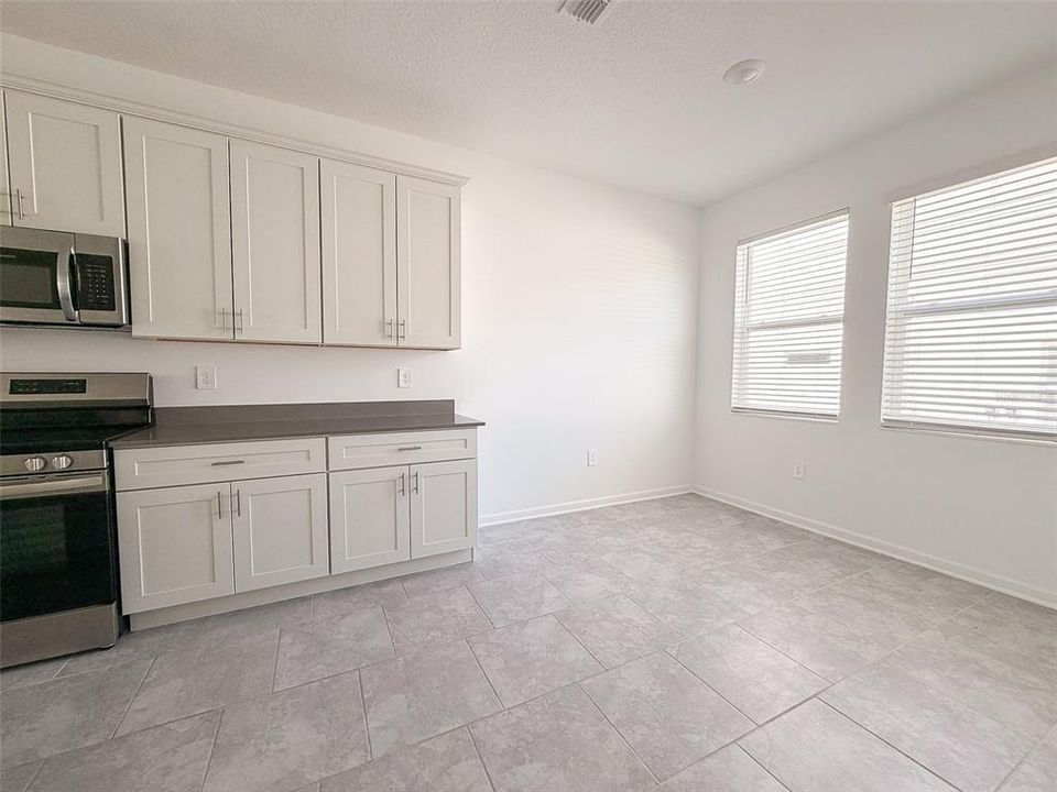 出租: $2,950 (4 贝兹, 3 浴室, 2363 平方英尺)