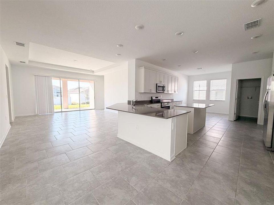 出租: $2,950 (4 贝兹, 3 浴室, 2363 平方英尺)