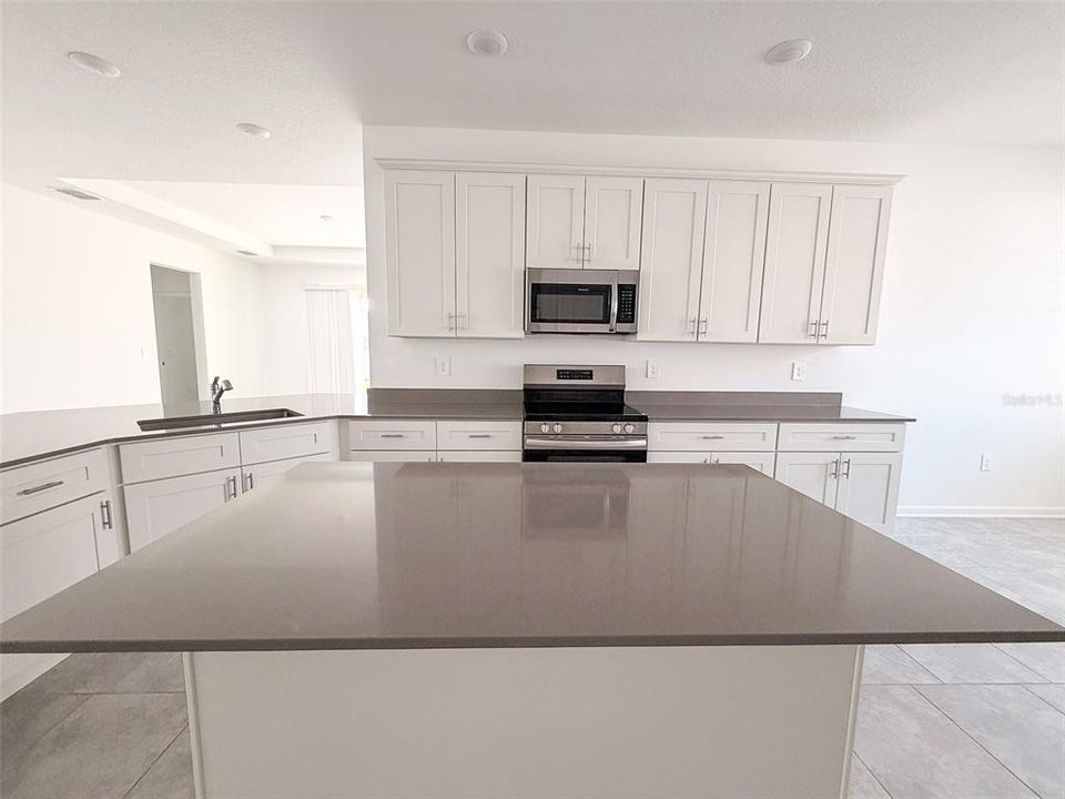 出租: $2,950 (4 贝兹, 3 浴室, 2363 平方英尺)