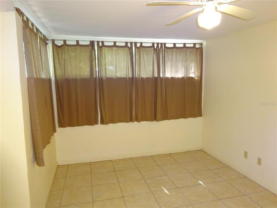 For Rent: $1,900 (3 beds, 2 baths, 1325 Square Feet)