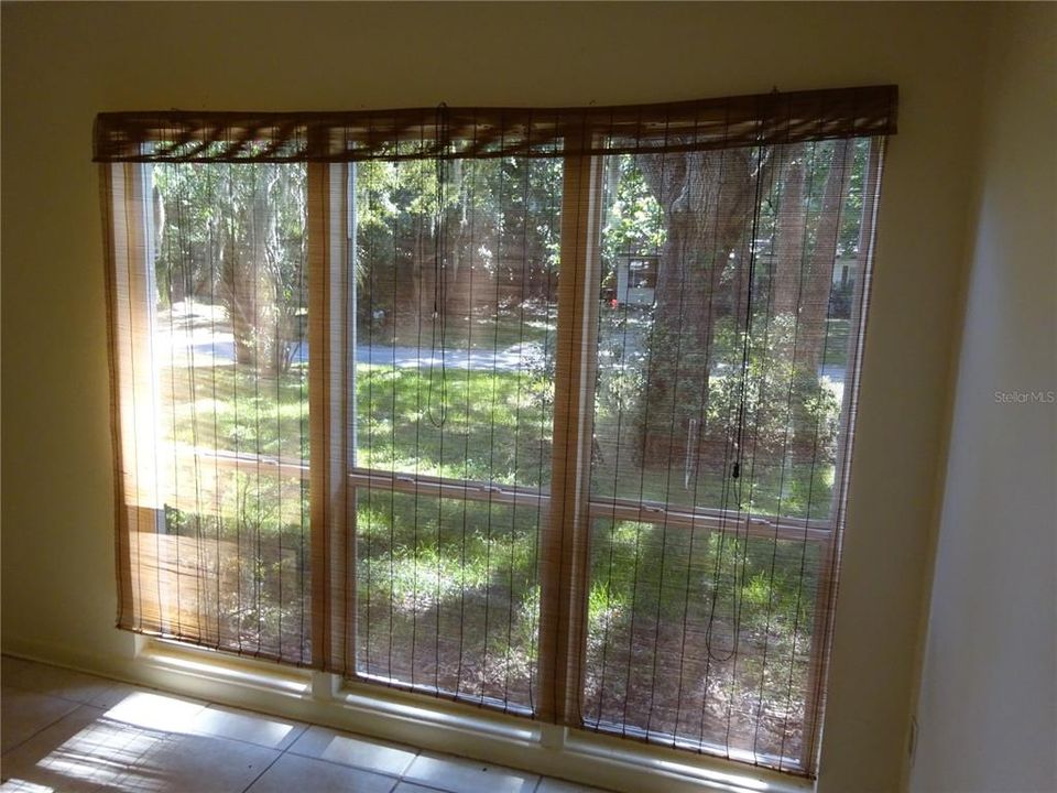 For Rent: $1,900 (3 beds, 2 baths, 1325 Square Feet)