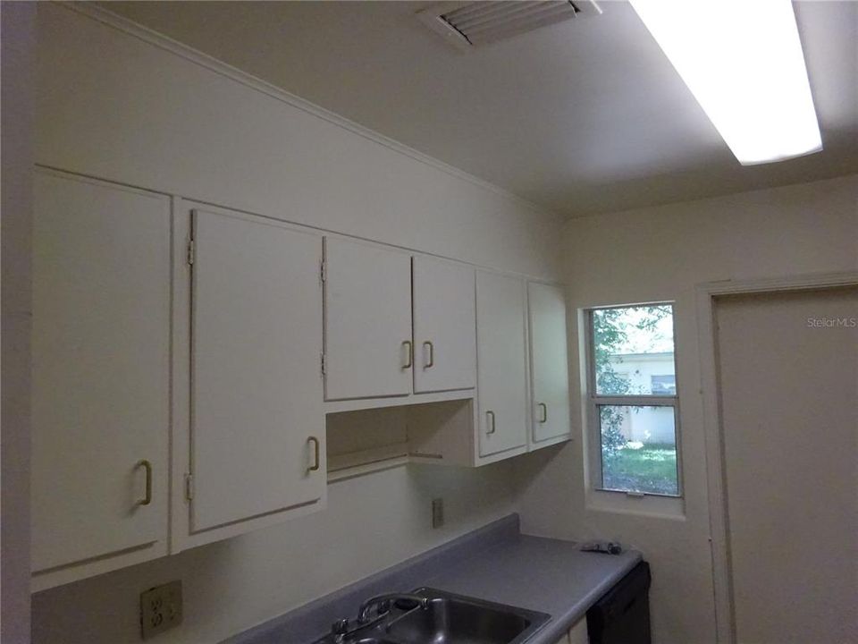 For Rent: $1,900 (3 beds, 2 baths, 1325 Square Feet)