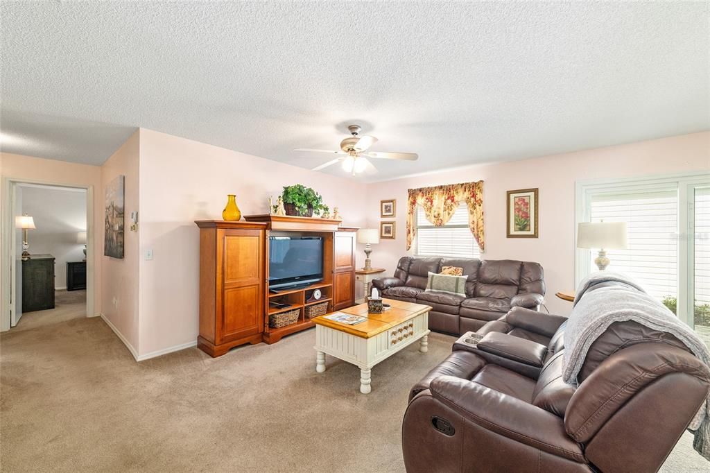 待售: $239,900 (2 贝兹, 2 浴室, 1121 平方英尺)