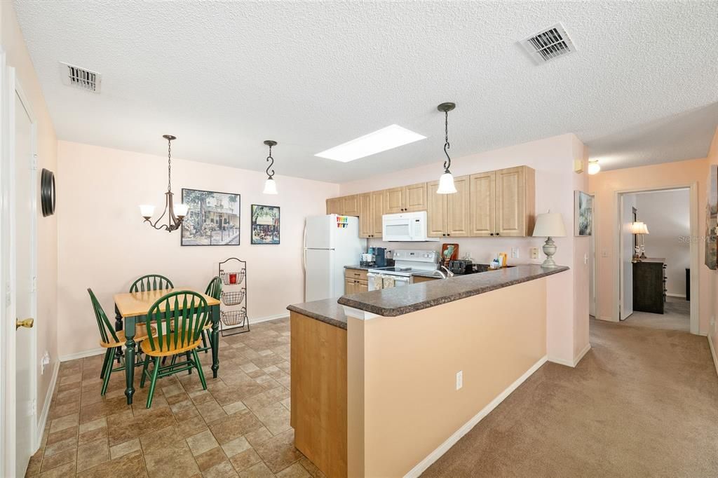 待售: $239,900 (2 贝兹, 2 浴室, 1121 平方英尺)