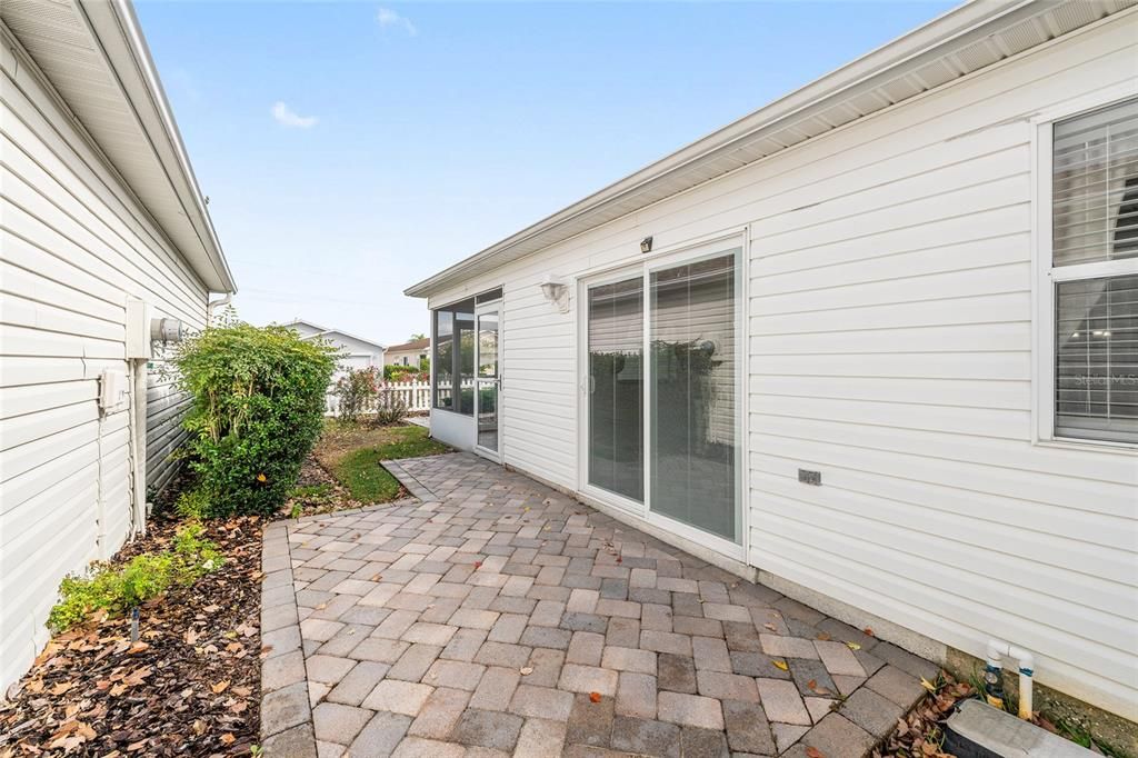 待售: $239,900 (2 贝兹, 2 浴室, 1121 平方英尺)