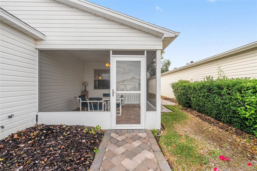 待售: $239,900 (2 贝兹, 2 浴室, 1121 平方英尺)