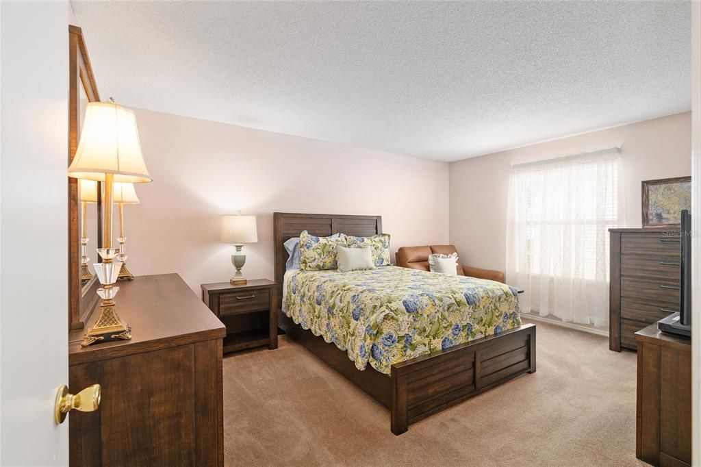 待售: $239,900 (2 贝兹, 2 浴室, 1121 平方英尺)