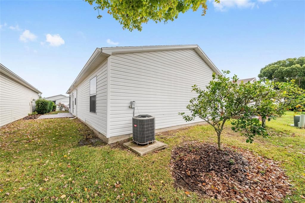 待售: $239,900 (2 贝兹, 2 浴室, 1121 平方英尺)