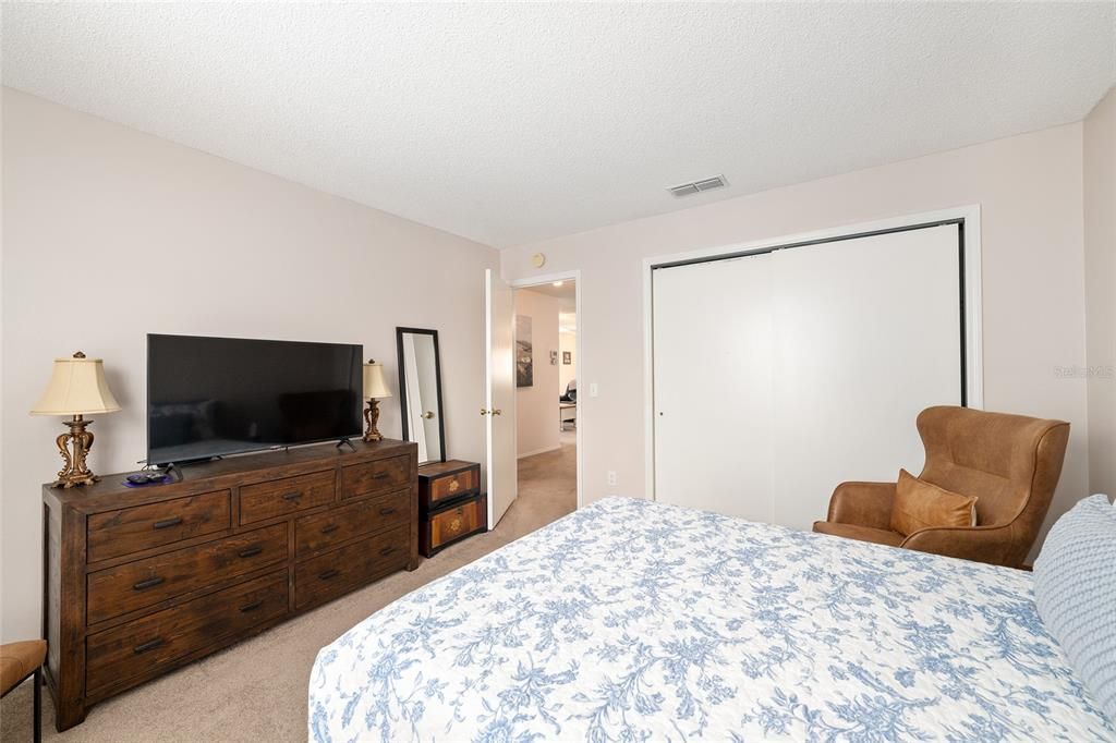 待售: $239,900 (2 贝兹, 2 浴室, 1121 平方英尺)