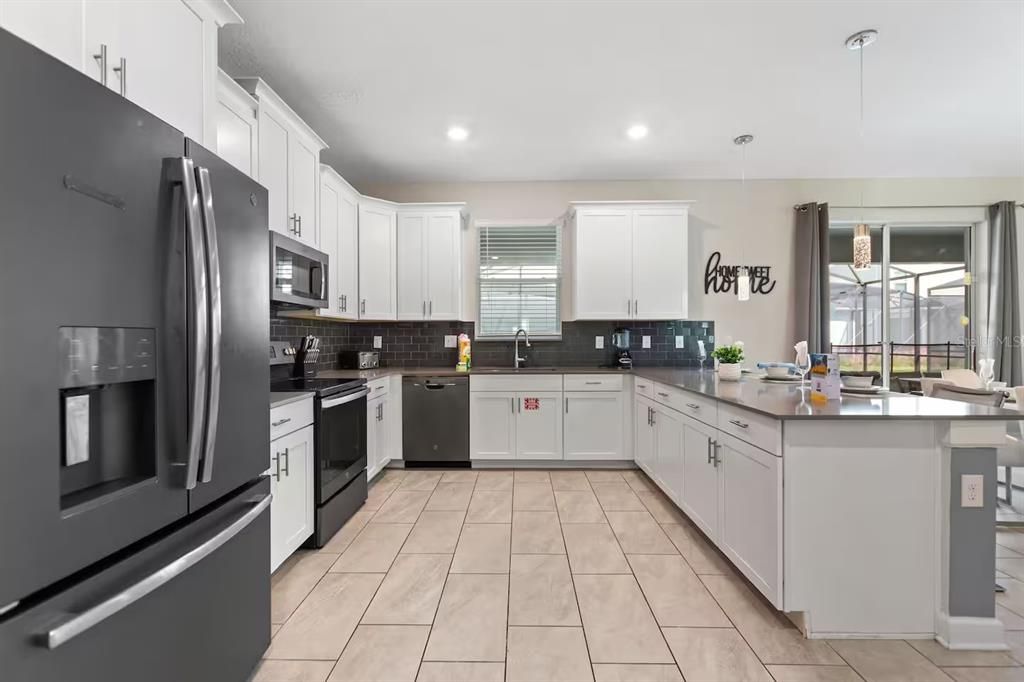 待售: $760,000 (7 贝兹, 6 浴室, 3888 平方英尺)