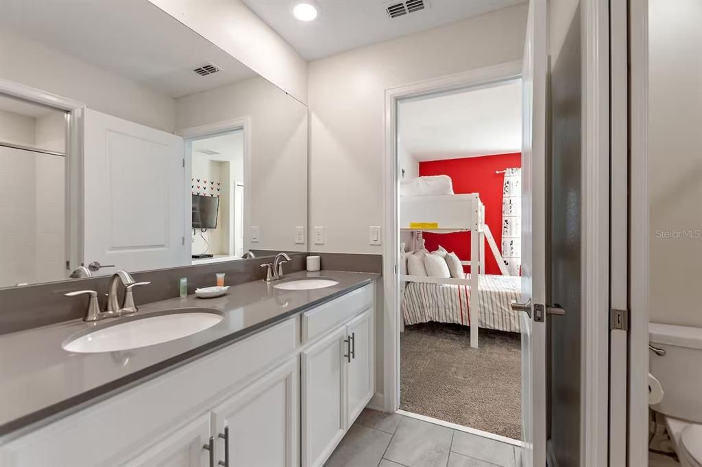 待售: $760,000 (7 贝兹, 6 浴室, 3888 平方英尺)