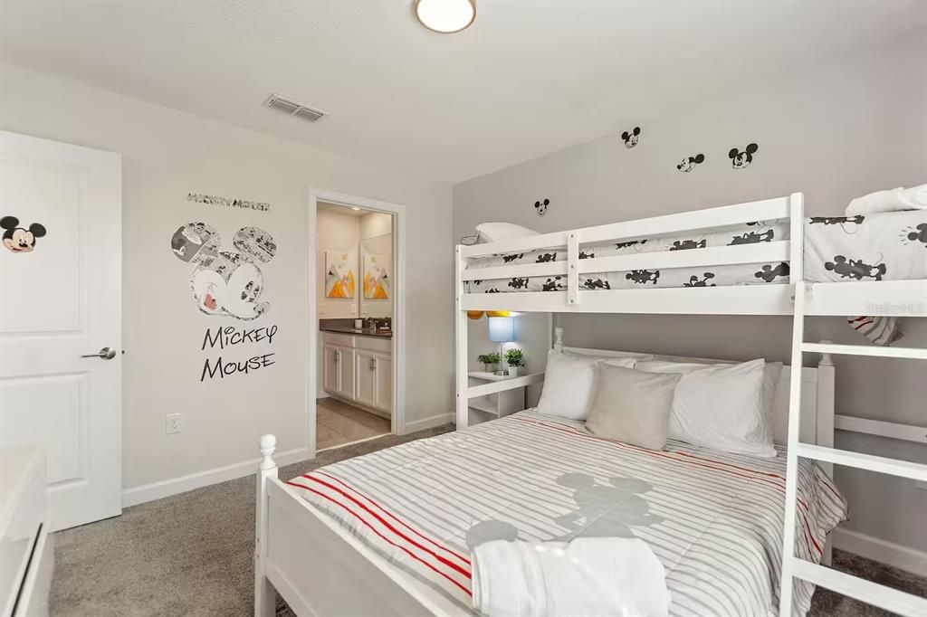 待售: $760,000 (7 贝兹, 6 浴室, 3888 平方英尺)