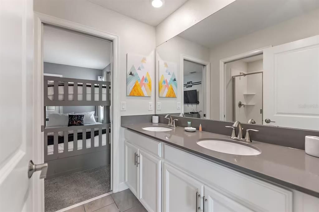 待售: $760,000 (7 贝兹, 6 浴室, 3888 平方英尺)