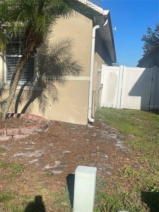 For Rent: $2,400 (3 beds, 2 baths, 1936 Square Feet)