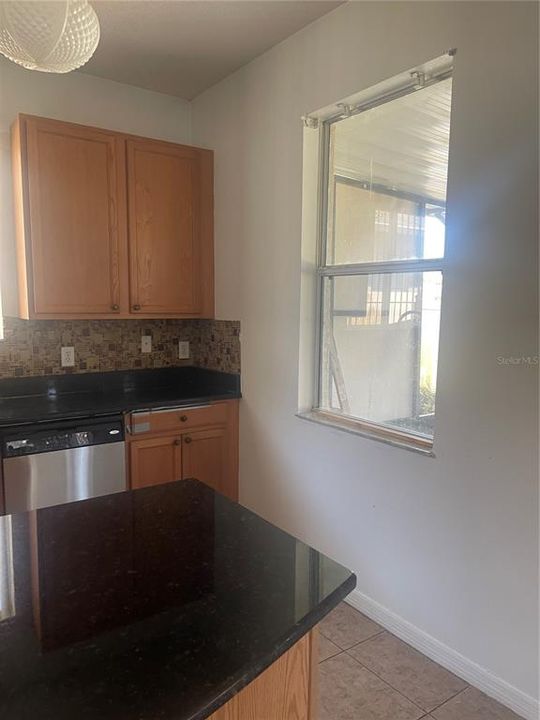 For Rent: $2,400 (3 beds, 2 baths, 1936 Square Feet)