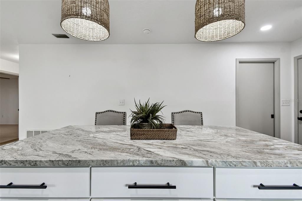 En Venta: $290,000 (2 camas, 2 baños, 1477 Pies cuadrados)