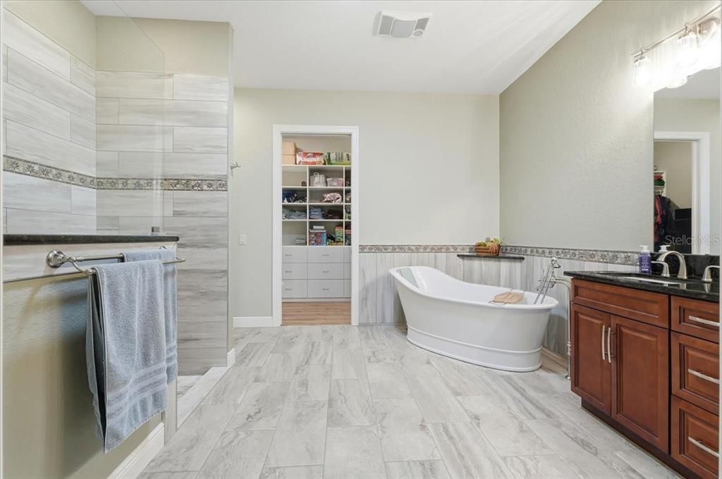 En Venta: $710,000 (2 camas, 2 baños, 1794 Pies cuadrados)