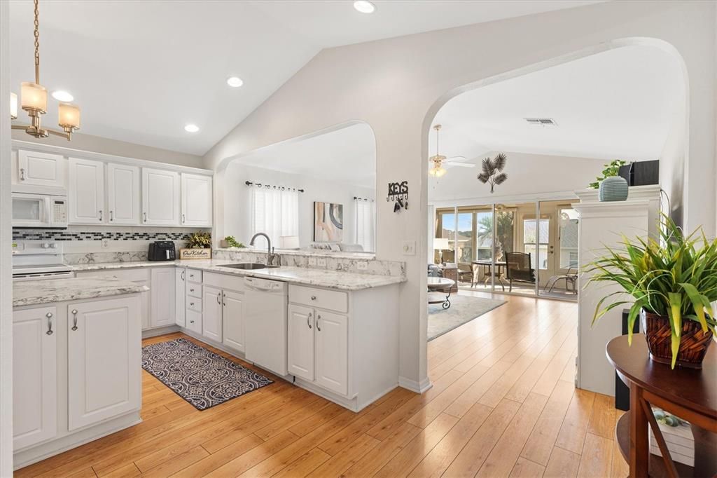 待售: $349,000 (3 贝兹, 2 浴室, 1695 平方英尺)