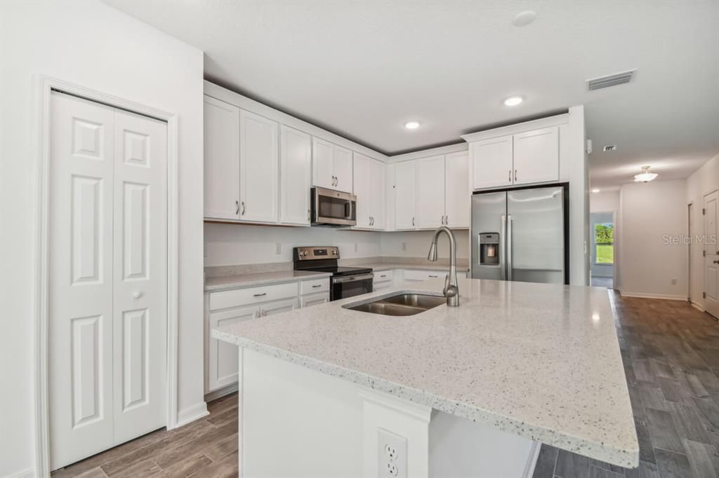 For Sale: $279,990 (3 beds, 2 baths, 1734 Square Feet)