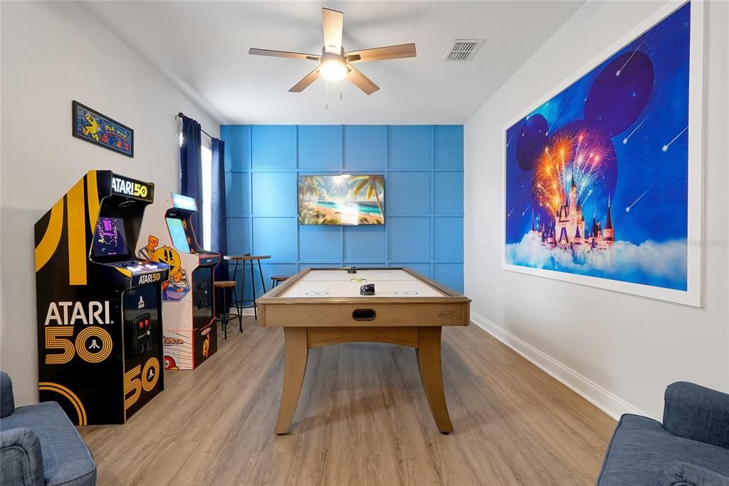 For Sale: $675,000 (6 beds, 6 baths, 3339 Square Feet)