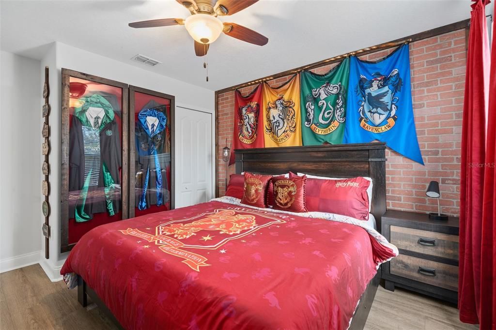 For Sale: $675,000 (6 beds, 6 baths, 3339 Square Feet)