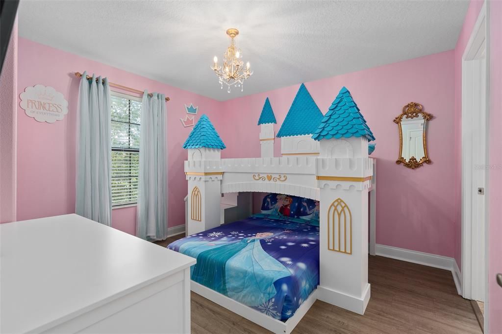 For Sale: $675,000 (6 beds, 6 baths, 3339 Square Feet)