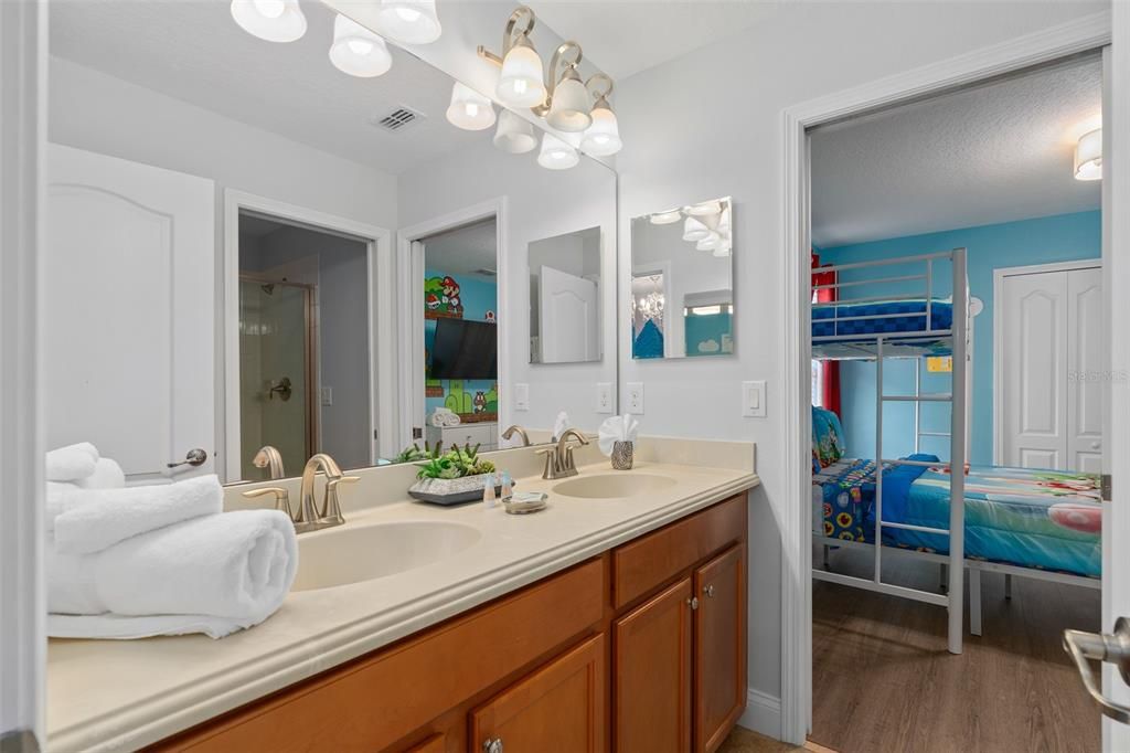 For Sale: $675,000 (6 beds, 6 baths, 3339 Square Feet)