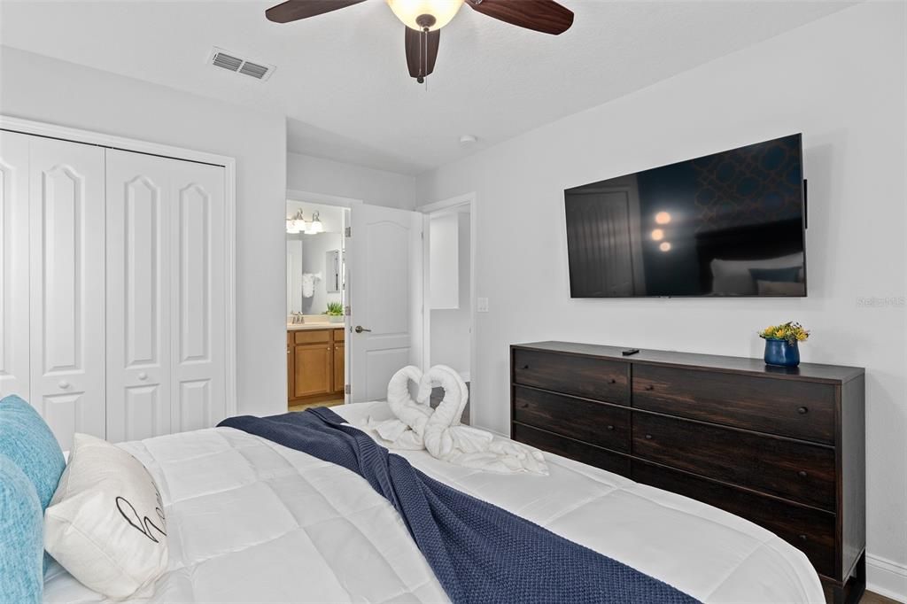 For Sale: $675,000 (6 beds, 6 baths, 3339 Square Feet)