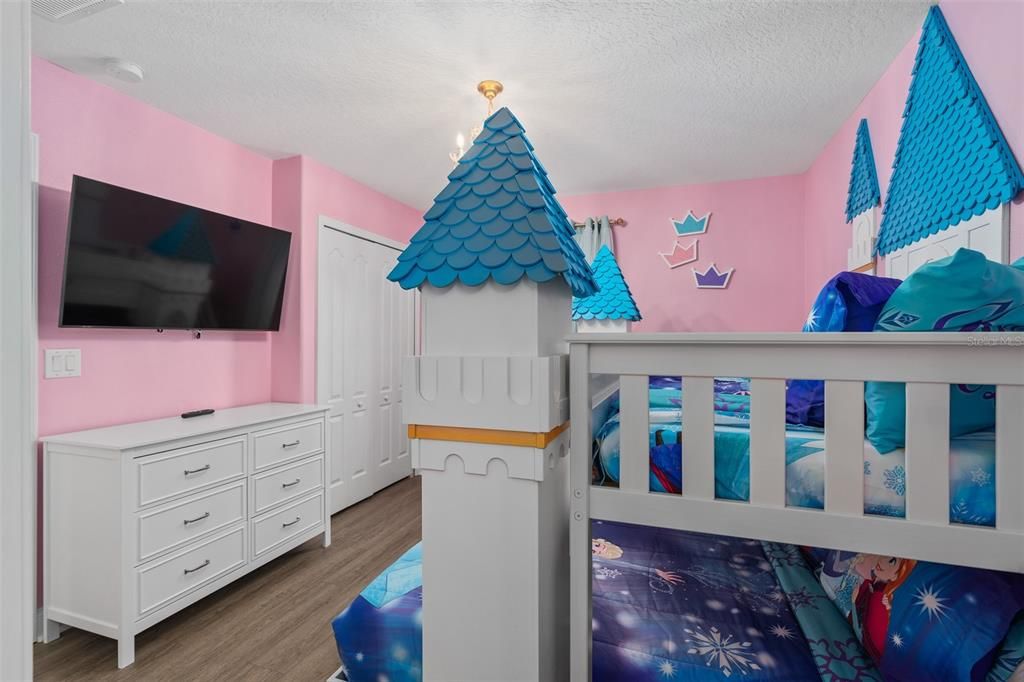 For Sale: $675,000 (6 beds, 6 baths, 3339 Square Feet)