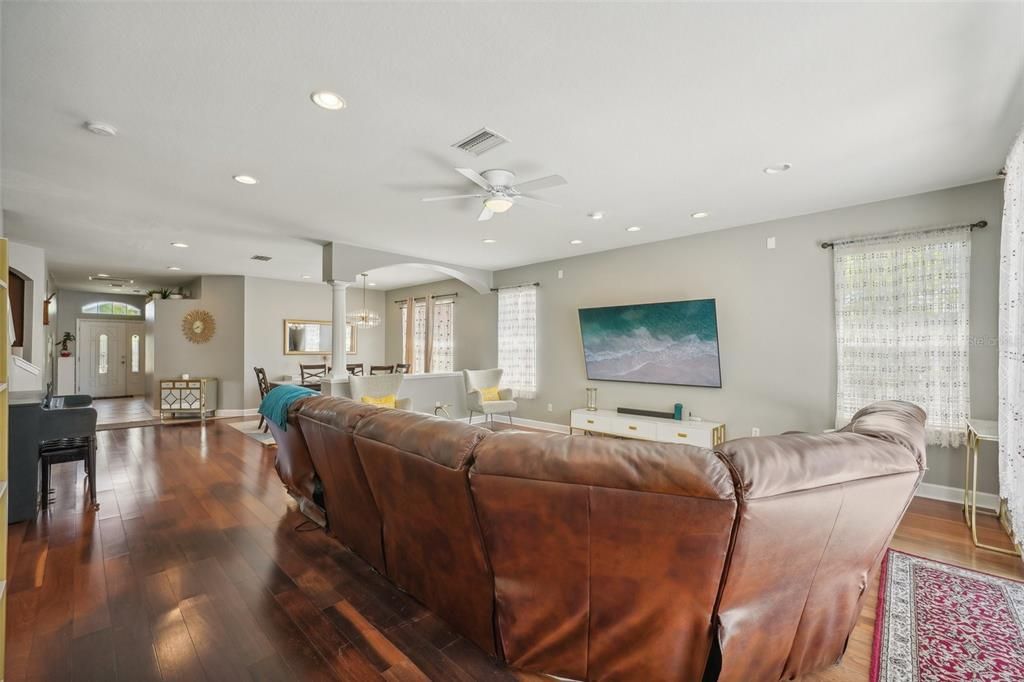 En Renta: $3,200 (4 camas, 3 baños, 2603 Pies cuadrados)