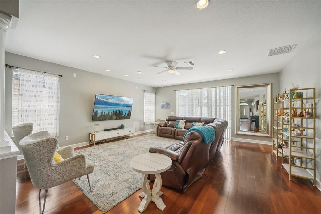 En Renta: $3,200 (4 camas, 3 baños, 2603 Pies cuadrados)