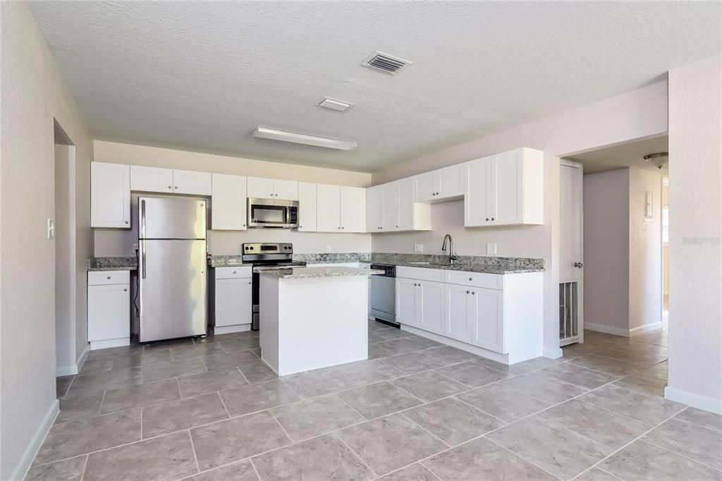 For Rent: $2,755 (5 beds, 2 baths, 1742 Square Feet)