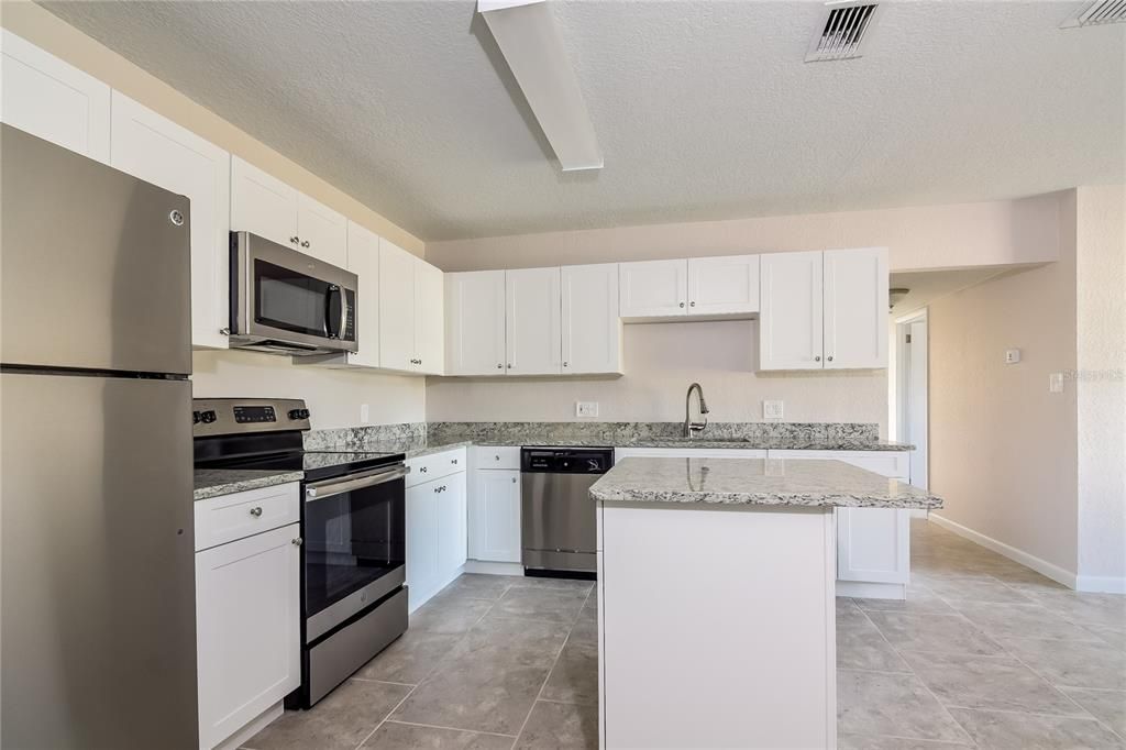 For Rent: $2,755 (5 beds, 2 baths, 1742 Square Feet)