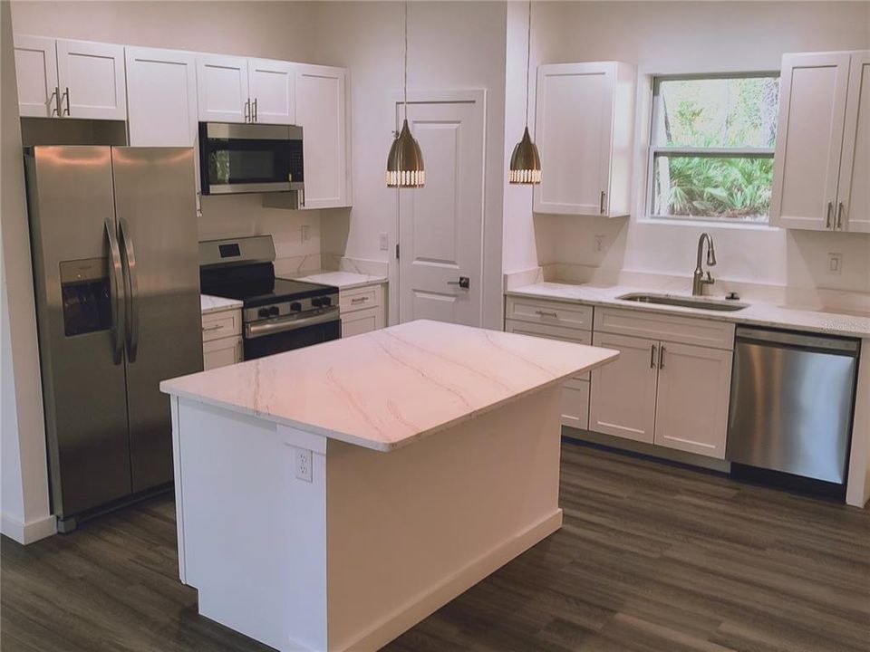 For Sale: $334,000 (3 beds, 2 baths, 1517 Square Feet)