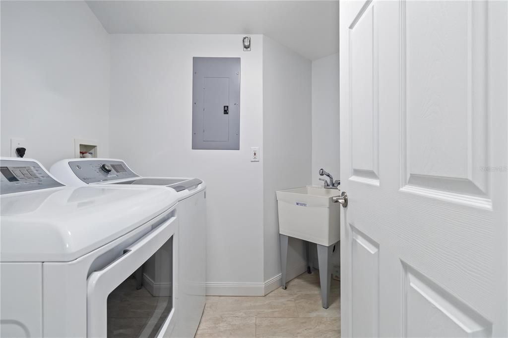 В аренду: $3,500 (2 спален, 2 ванн, 1602 Квадратных фут)